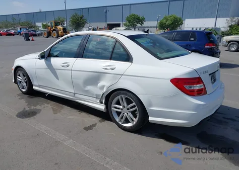 2013 Mercedes-Benz C 250 Luxury/Sport из США, поврежденный, VIN WDDGF4HB7DR291503